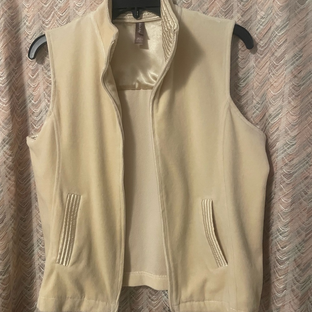 White Stag Cream Sleeveless Zip-Front Vest Size S 4-6 - Picture 7 of 10